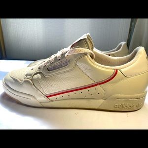 Adidas continental mans Sz13 preowned , great condition , like new , very clean